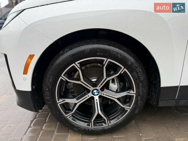 Белый БМВ iX, объемом двигателя 0 л и пробегом 5 тыс. км за 63000 $, фото 13 на Automoto.ua