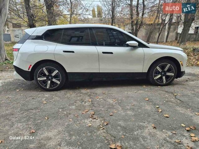 Белый БМВ iX, объемом двигателя 0 л и пробегом 89 тыс. км за 49999 $, фото 1 на Automoto.ua
