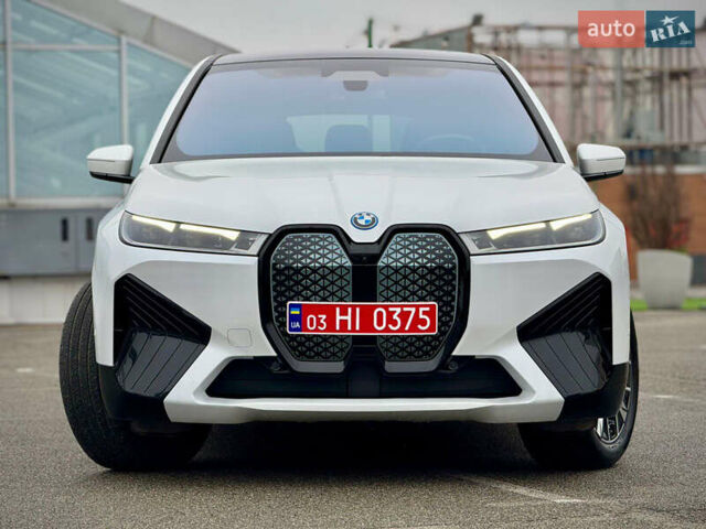 Білий БМВ iX, об'ємом двигуна 0 л та пробігом 32 тис. км за 48700 $, фото 1 на Automoto.ua