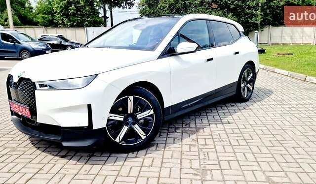 Белый БМВ iX, объемом двигателя 0 л и пробегом 55 тыс. км за 59999 $, фото 109 на Automoto.ua