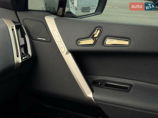Белый БМВ iX, объемом двигателя 0 л и пробегом 32 тыс. км за 48900 $, фото 32 на Automoto.ua