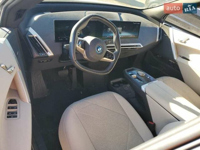 Белый БМВ iX, объемом двигателя 0 л и пробегом 19 тыс. км за 20000 $, фото 7 на Automoto.ua