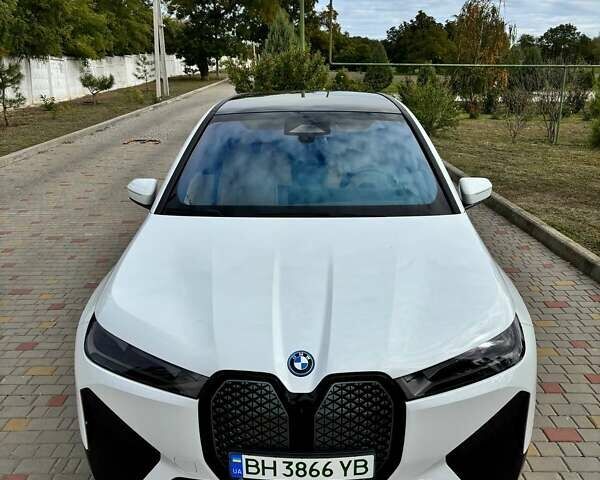 Білий БМВ iX, об'ємом двигуна 0 л та пробігом 2 тис. км за 60800 $, фото 11 на Automoto.ua
