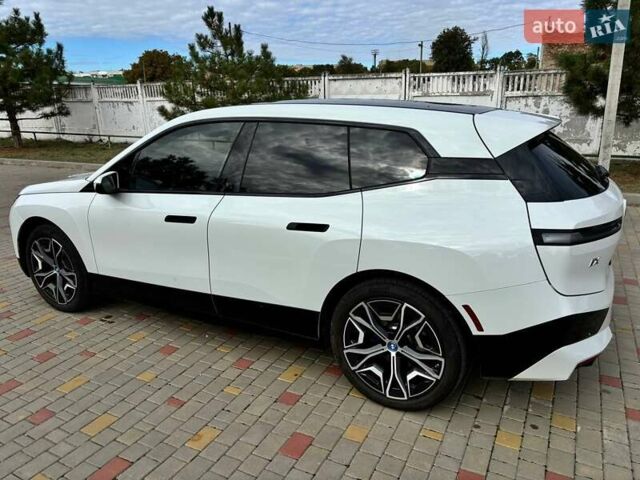 Білий БМВ iX, об'ємом двигуна 0 л та пробігом 2 тис. км за 60800 $, фото 7 на Automoto.ua