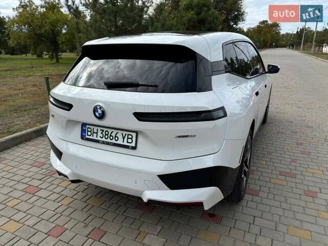 Білий БМВ iX, об'ємом двигуна 0 л та пробігом 2 тис. км за 60800 $, фото 5 на Automoto.ua