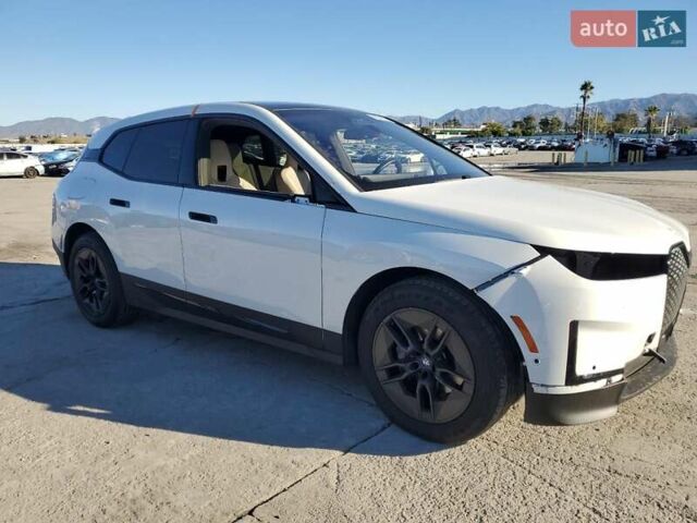 Белый БМВ iX, объемом двигателя 0 л и пробегом 19 тыс. км за 20000 $, фото 3 на Automoto.ua