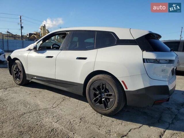 Белый БМВ iX, объемом двигателя 0 л и пробегом 19 тыс. км за 20000 $, фото 1 на Automoto.ua