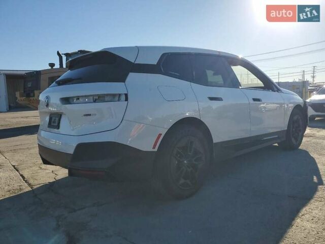 Белый БМВ iX, объемом двигателя 0 л и пробегом 19 тыс. км за 20000 $, фото 2 на Automoto.ua