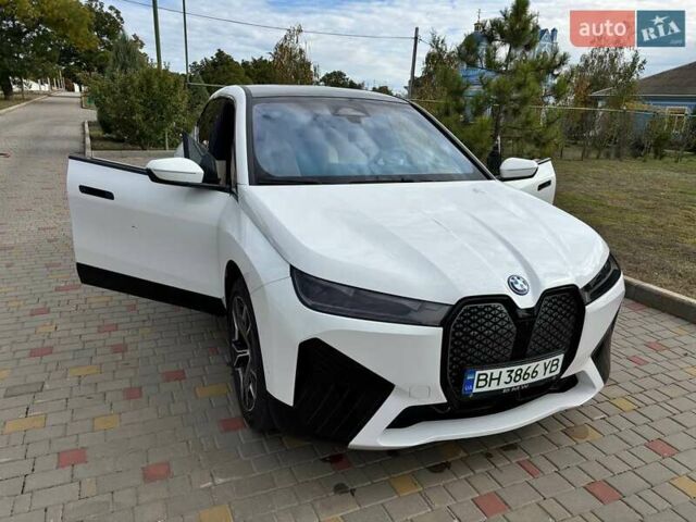 Білий БМВ iX, об'ємом двигуна 0 л та пробігом 2 тис. км за 60800 $, фото 13 на Automoto.ua