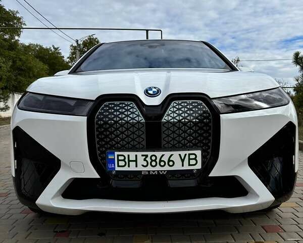 Білий БМВ iX, об'ємом двигуна 0 л та пробігом 2 тис. км за 60800 $, фото 12 на Automoto.ua