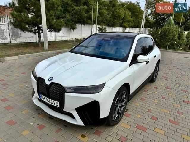 Білий БМВ iX, об'ємом двигуна 0 л та пробігом 2 тис. км за 60800 $, фото 10 на Automoto.ua