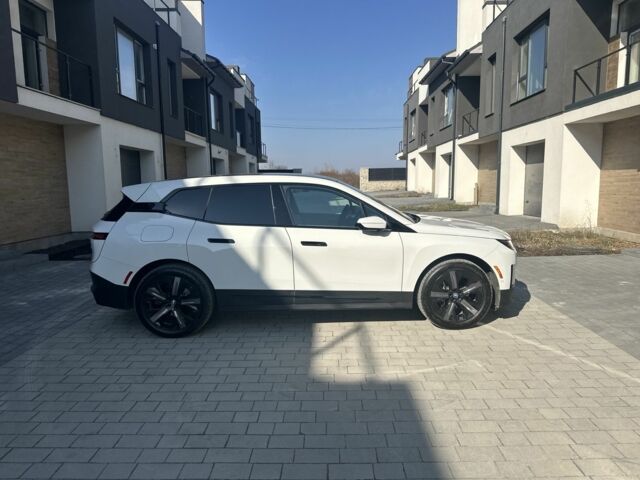 Білий БМВ iX, об'ємом двигуна 0 л та пробігом 2 тис. км за 61000 $, фото 4 на Automoto.ua