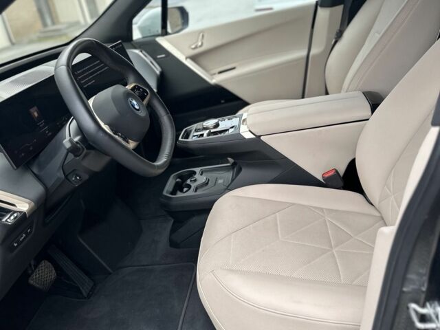 Білий БМВ iX, об'ємом двигуна 0 л та пробігом 2 тис. км за 61000 $, фото 9 на Automoto.ua