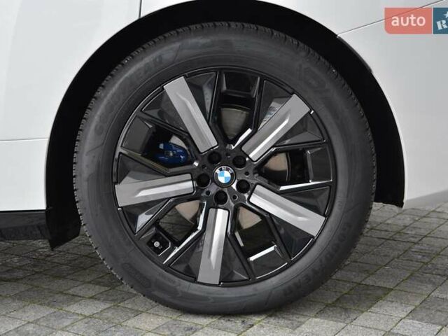 Белый БМВ iX, объемом двигателя 0 л и пробегом 2 тыс. км за 93687 $, фото 9 на Automoto.ua