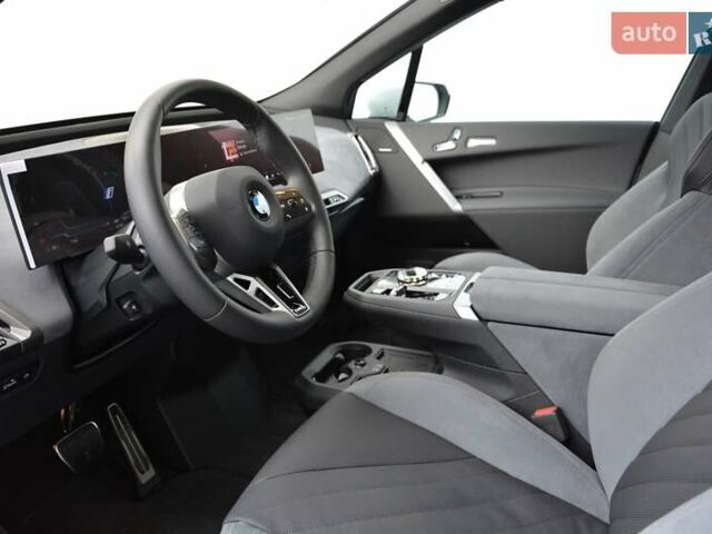 Белый БМВ iX, объемом двигателя 0 л и пробегом 2 тыс. км за 93687 $, фото 4 на Automoto.ua