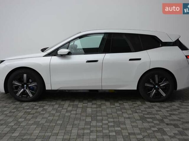 Белый БМВ iX, объемом двигателя 0 л и пробегом 2 тыс. км за 93687 $, фото 1 на Automoto.ua