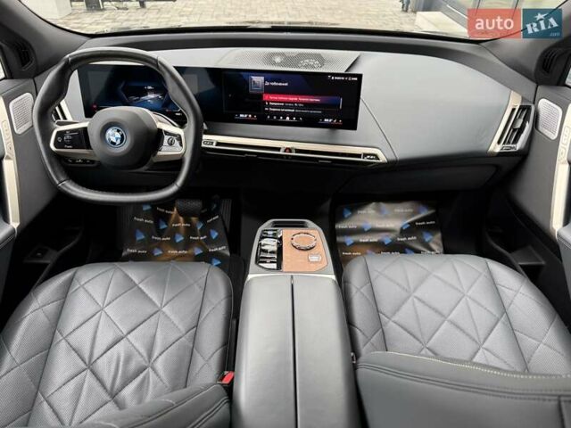 Черный БМВ iX, объемом двигателя 0 л и пробегом 37 тыс. км за 77900 $, фото 3 на Automoto.ua