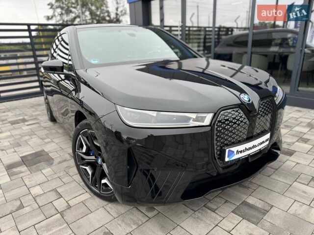 Черный БМВ iX, объемом двигателя 0 л и пробегом 37 тыс. км за 77900 $, фото 6 на Automoto.ua