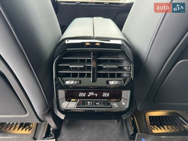 Черный БМВ iX, объемом двигателя 0 л и пробегом 37 тыс. км за 77900 $, фото 34 на Automoto.ua