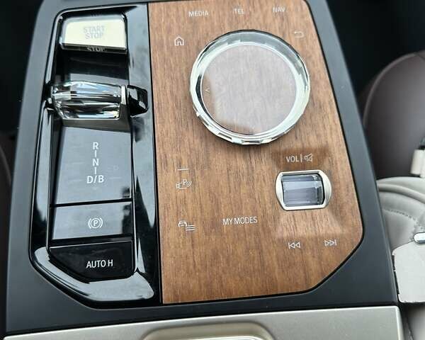 Черный БМВ iX, объемом двигателя 0 л и пробегом 32 тыс. км за 43500 $, фото 23 на Automoto.ua