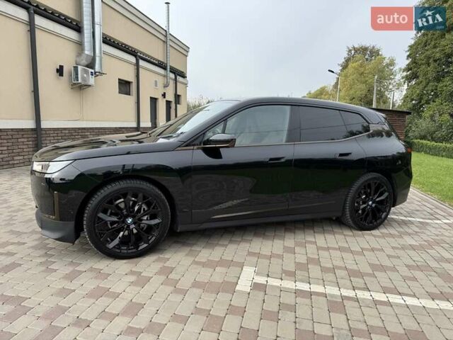 Черный БМВ iX, объемом двигателя 0 л и пробегом 32 тыс. км за 43500 $, фото 6 на Automoto.ua