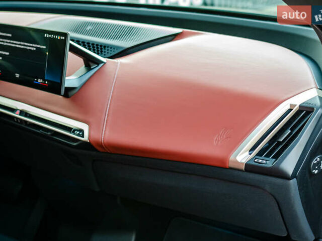 Черный БМВ iX, объемом двигателя 0 л и пробегом 29 тыс. км за 75000 $, фото 27 на Automoto.ua