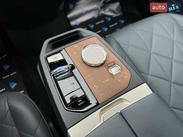 Черный БМВ iX, объемом двигателя 0 л и пробегом 37 тыс. км за 77900 $, фото 30 на Automoto.ua