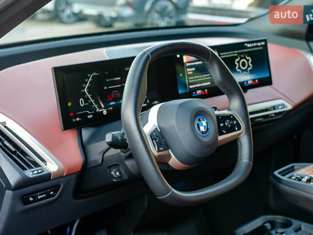 Черный БМВ iX, объемом двигателя 0 л и пробегом 29 тыс. км за 75000 $, фото 19 на Automoto.ua