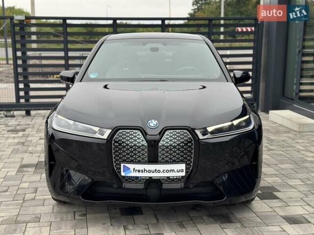 Черный БМВ iX, объемом двигателя 0 л и пробегом 37 тыс. км за 77900 $, фото 1 на Automoto.ua