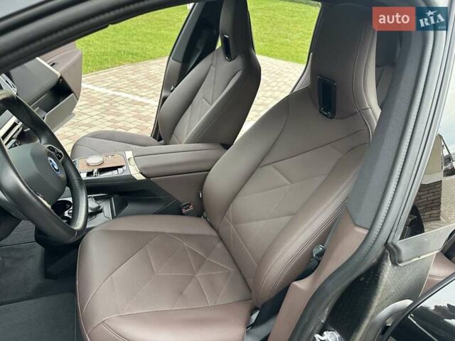 Черный БМВ iX, объемом двигателя 0 л и пробегом 32 тыс. км за 43500 $, фото 31 на Automoto.ua
