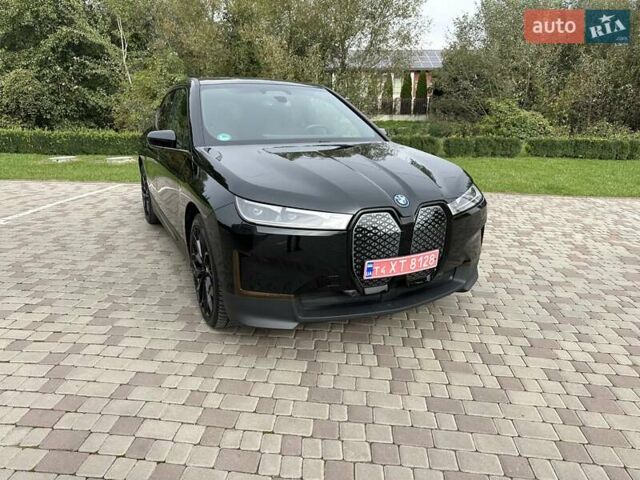 Черный БМВ iX, объемом двигателя 0 л и пробегом 32 тыс. км за 43500 $, фото 5 на Automoto.ua