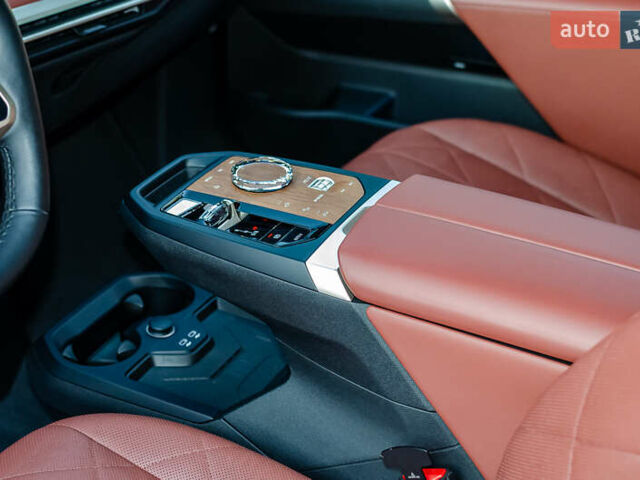 Черный БМВ iX, объемом двигателя 0 л и пробегом 29 тыс. км за 75000 $, фото 25 на Automoto.ua