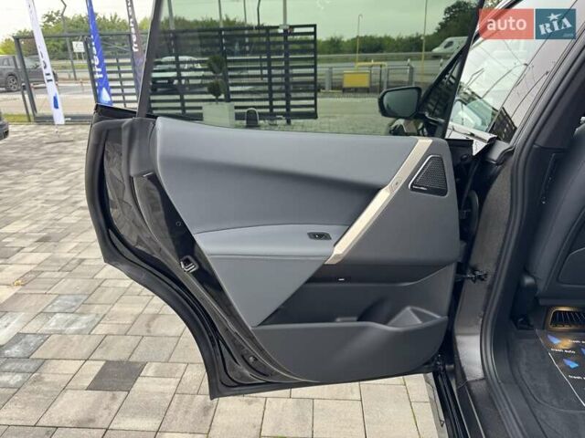 Черный БМВ iX, объемом двигателя 0 л и пробегом 37 тыс. км за 77900 $, фото 31 на Automoto.ua