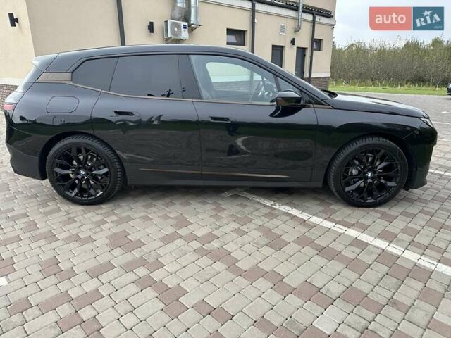 Черный БМВ iX, объемом двигателя 0 л и пробегом 32 тыс. км за 43500 $, фото 16 на Automoto.ua