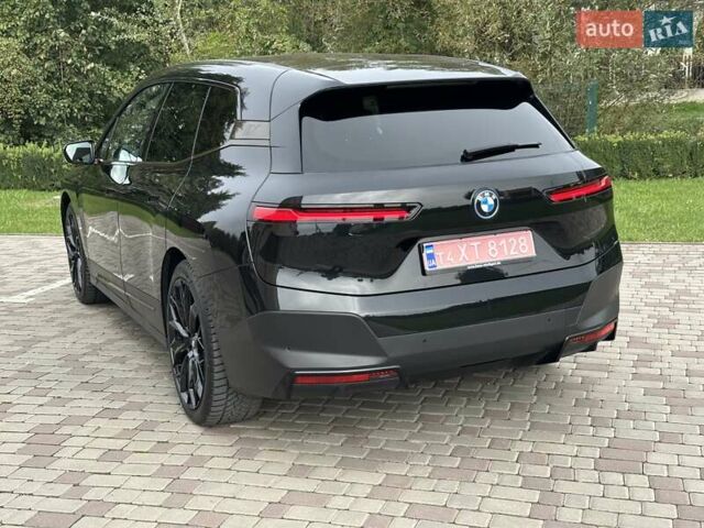 Черный БМВ iX, объемом двигателя 0 л и пробегом 32 тыс. км за 43500 $, фото 10 на Automoto.ua