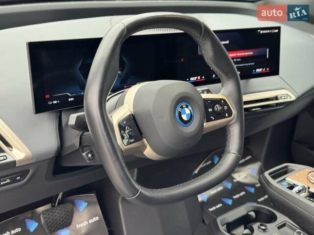 Черный БМВ iX, объемом двигателя 0 л и пробегом 37 тыс. км за 77900 $, фото 17 на Automoto.ua