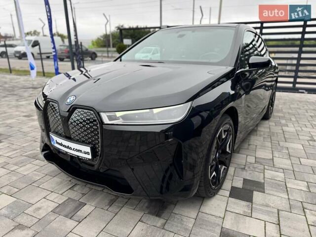 Черный БМВ iX, объемом двигателя 0 л и пробегом 37 тыс. км за 77900 $, фото 7 на Automoto.ua