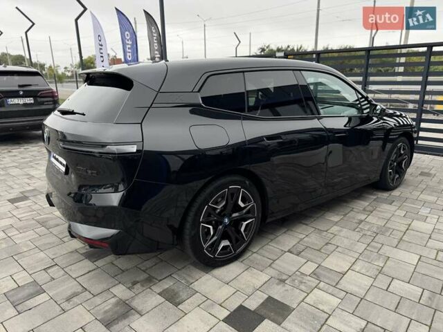 Черный БМВ iX, объемом двигателя 0 л и пробегом 37 тыс. км за 77900 $, фото 2 на Automoto.ua