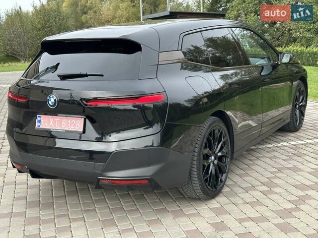 Черный БМВ iX, объемом двигателя 0 л и пробегом 32 тыс. км за 43500 $, фото 12 на Automoto.ua