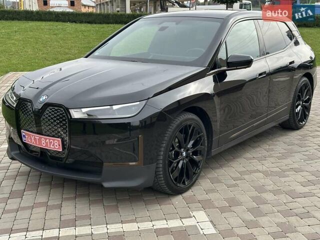 Черный БМВ iX, объемом двигателя 0 л и пробегом 32 тыс. км за 43500 $, фото 1 на Automoto.ua