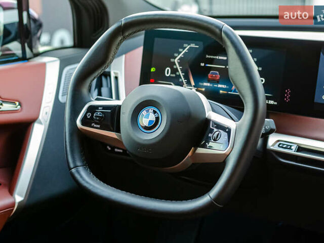 Черный БМВ iX, объемом двигателя 0 л и пробегом 29 тыс. км за 75000 $, фото 20 на Automoto.ua