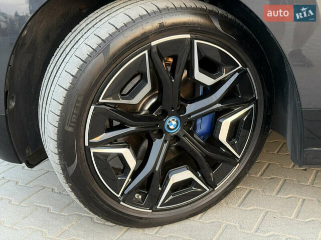 Черный БМВ iX, объемом двигателя 0 л и пробегом 64 тыс. км за 45000 $, фото 5 на Automoto.ua