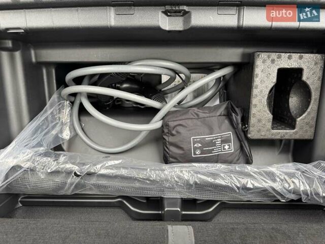 Черный БМВ iX, объемом двигателя 0 л и пробегом 37 тыс. км за 77900 $, фото 36 на Automoto.ua