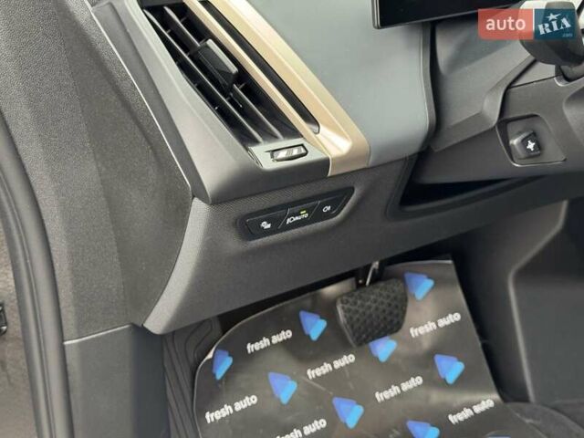 Черный БМВ iX, объемом двигателя 0 л и пробегом 37 тыс. км за 77900 $, фото 16 на Automoto.ua