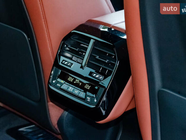 Черный БМВ iX, объемом двигателя 0 л и пробегом 29 тыс. км за 75000 $, фото 35 на Automoto.ua