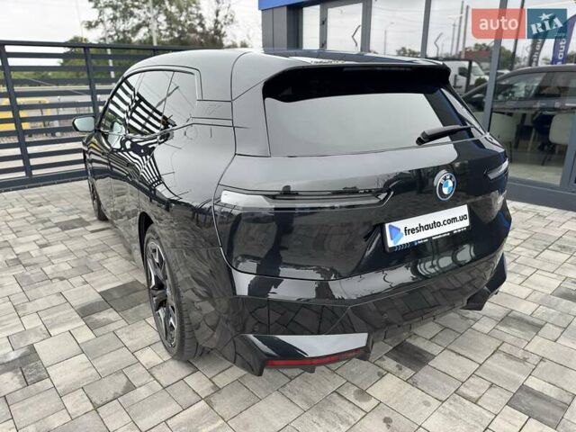Черный БМВ iX, объемом двигателя 0 л и пробегом 37 тыс. км за 77900 $, фото 10 на Automoto.ua