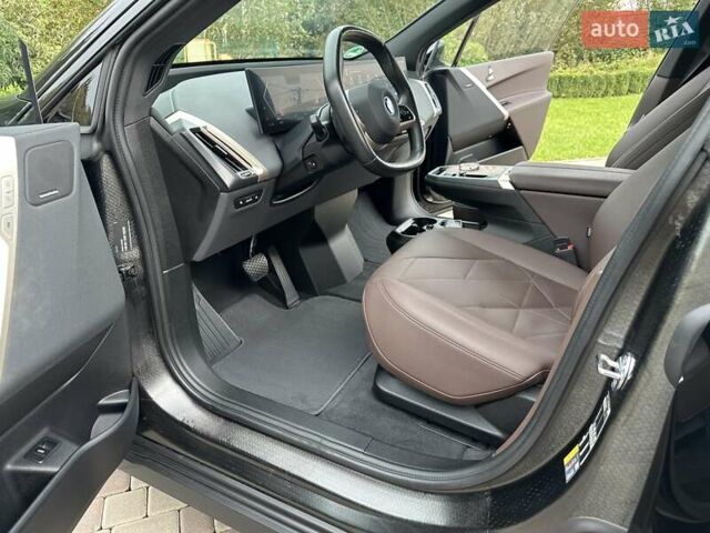 Черный БМВ iX, объемом двигателя 0 л и пробегом 32 тыс. км за 43500 $, фото 18 на Automoto.ua