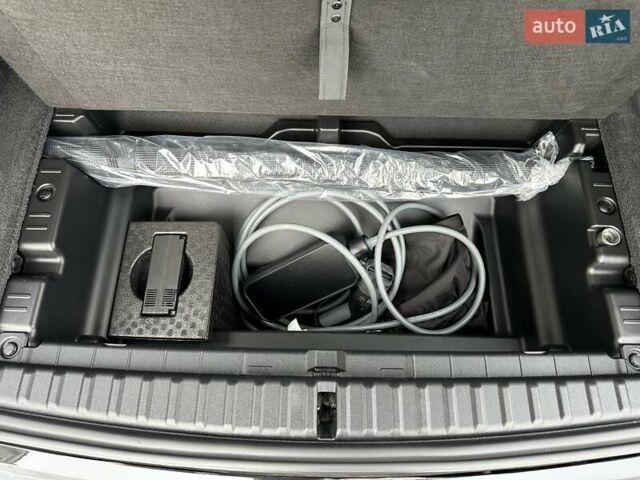 Черный БМВ iX, объемом двигателя 0 л и пробегом 32 тыс. км за 43500 $, фото 40 на Automoto.ua