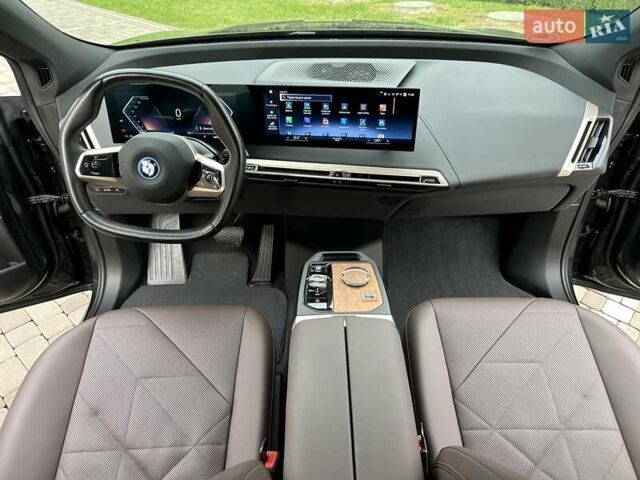 Черный БМВ iX, объемом двигателя 0 л и пробегом 32 тыс. км за 43500 $, фото 29 на Automoto.ua
