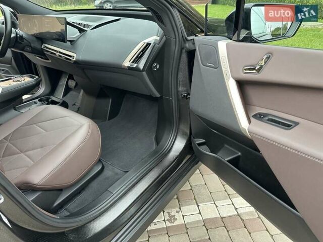Черный БМВ iX, объемом двигателя 0 л и пробегом 32 тыс. км за 43500 $, фото 43 на Automoto.ua